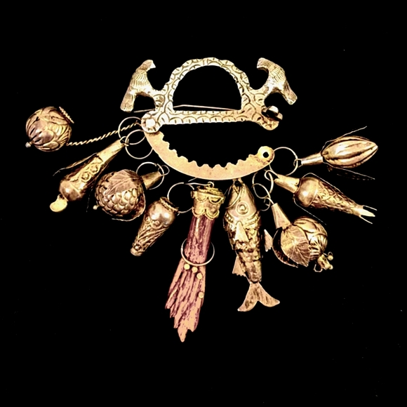 Vintage Penca de Balangandan 9 charms Marked PRATA 833, Tested Silver - Picture 2 of 4